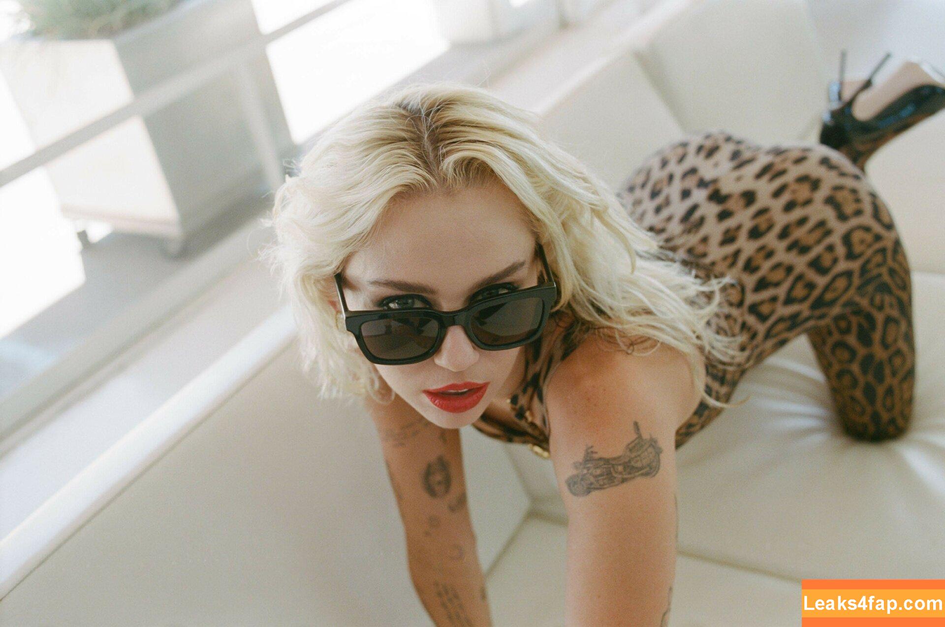 Miley Cyrus / https: / mileycyrus leaked photo photo #1483