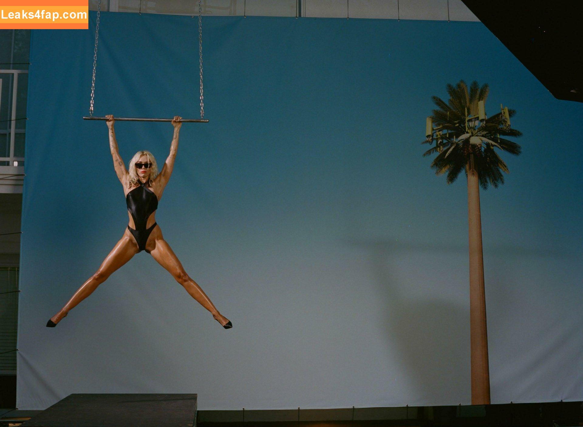 Miley Cyrus / https: / mileycyrus leaked photo photo #1507