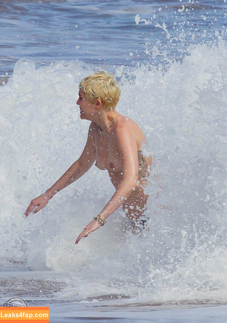 Miley Cyrus / https: / mileycyrus leaked photo photo #1516