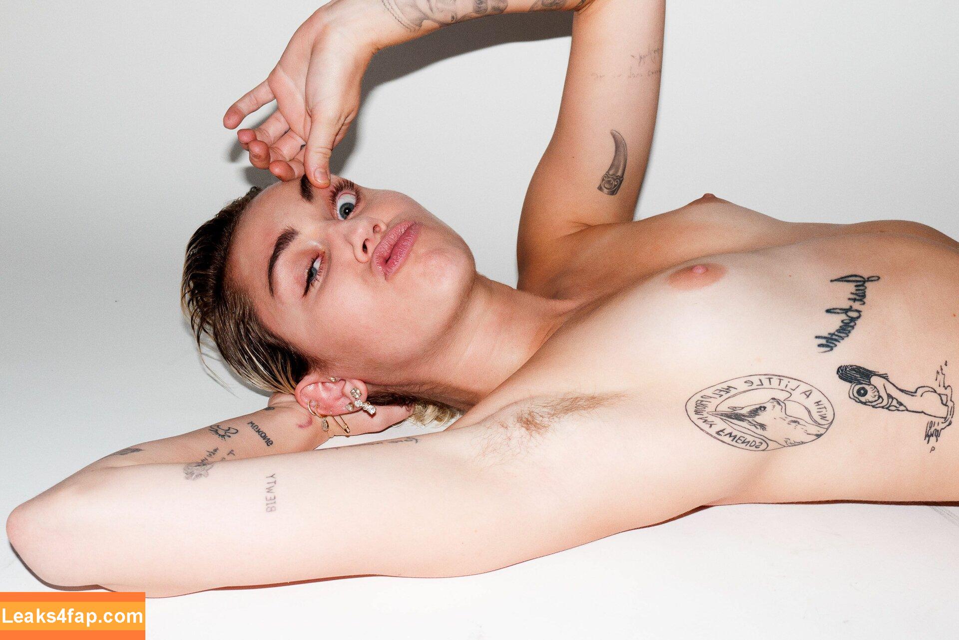 Miley Cyrus / https: / mileycyrus leaked photo photo #1545