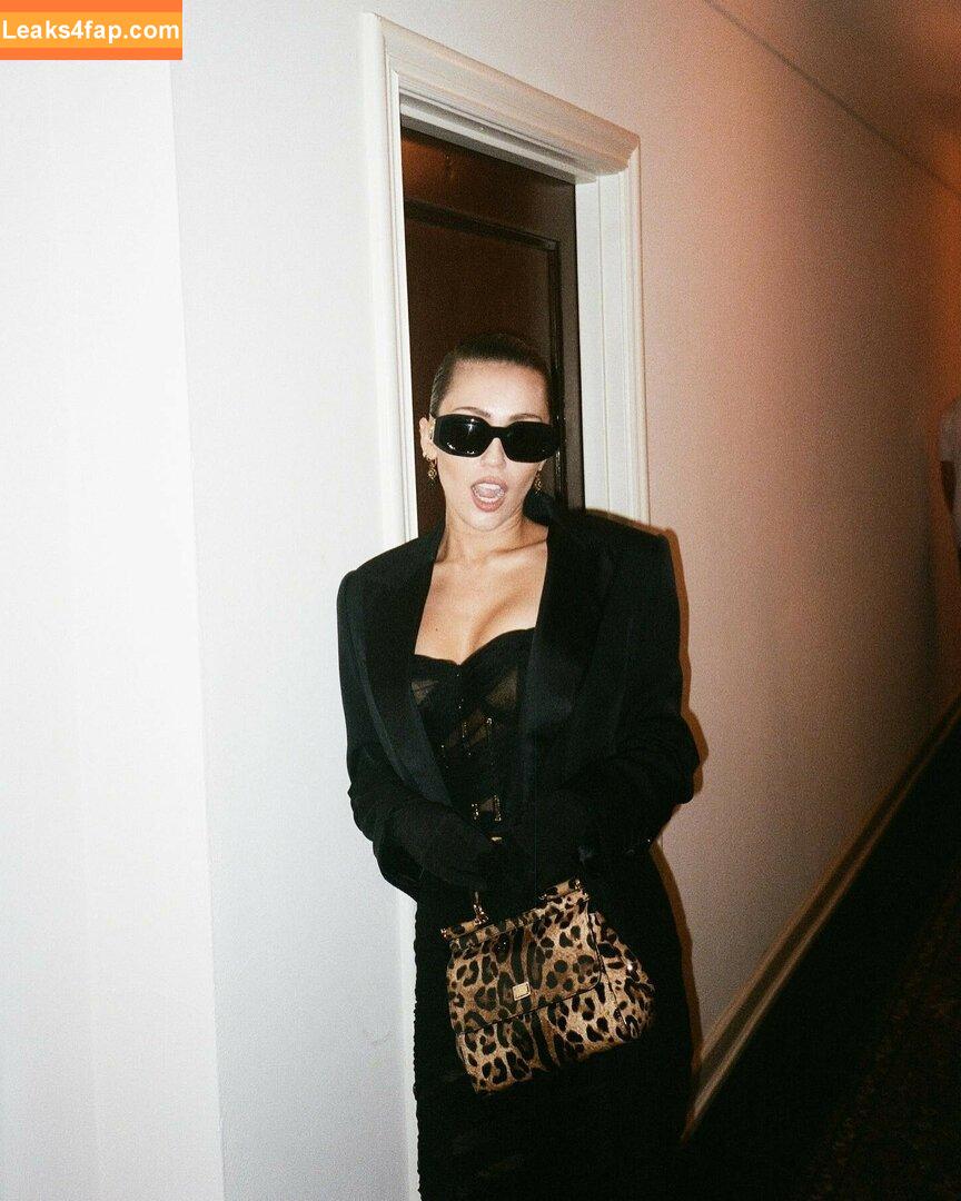 Miley Cyrus / MileyCyrus слитое фото фото #1594