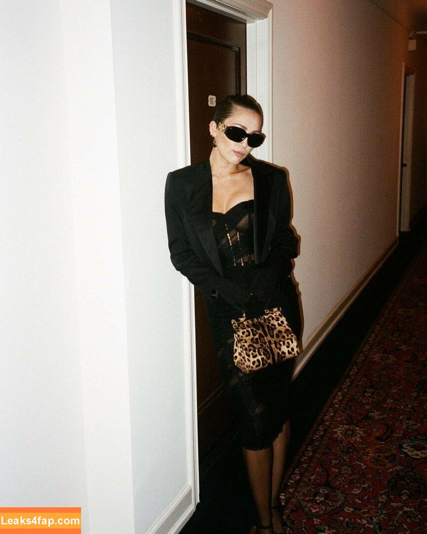 Miley Cyrus / MileyCyrus leaked photo photo #1597