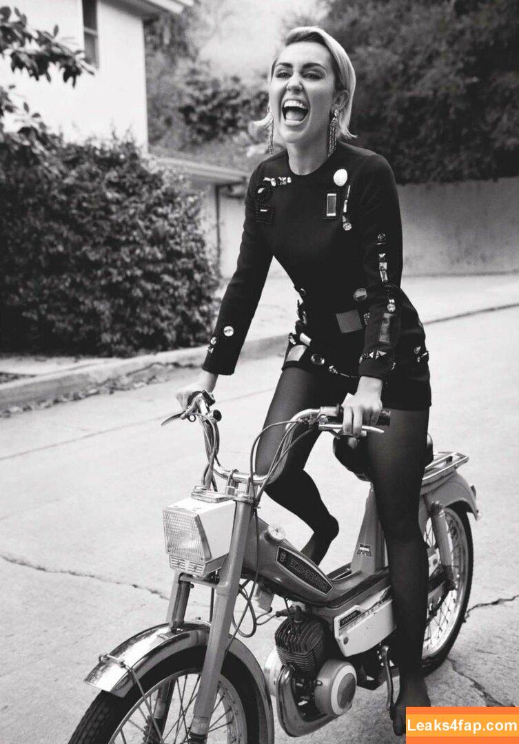 Miley Cyrus / https: / mileycyrus leaked photo photo #1757