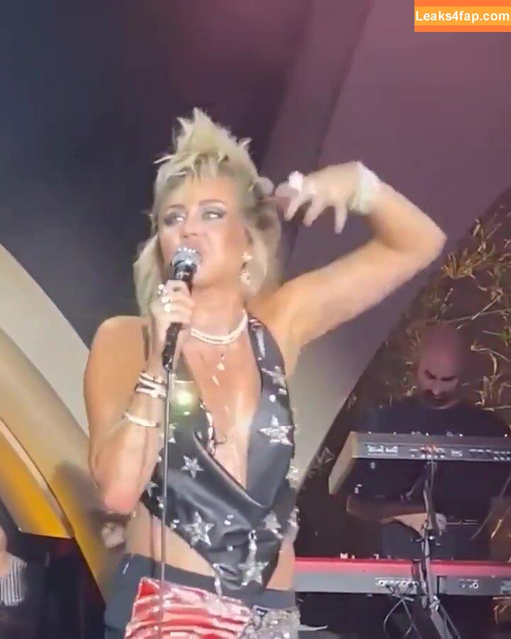 Miley Cyrus / https: / mileycyrus leaked photo photo #1759