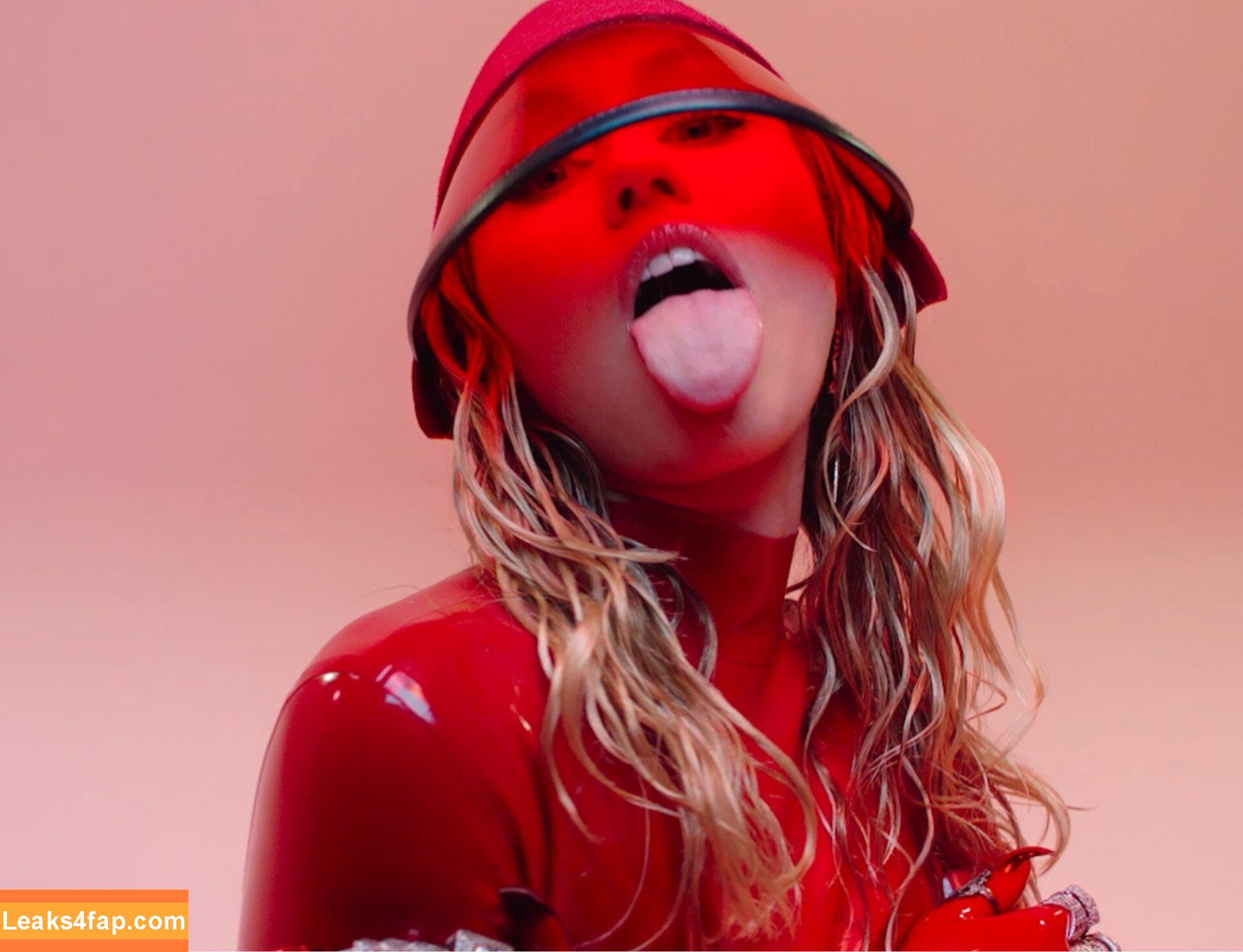 Miley Cyrus / https: / mileycyrus leaked photo photo #1761