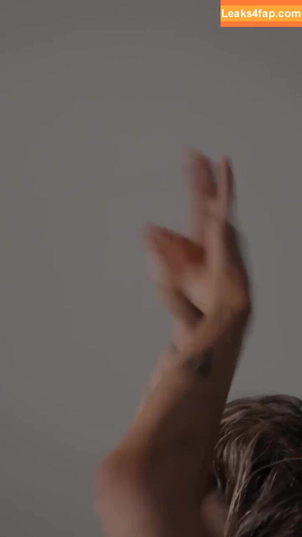 Miley Cyrus / https: / mileycyrus leaked photo photo #1778