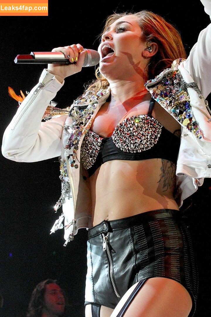 Miley Cyrus / https: / mileycyrus leaked photo photo #1805