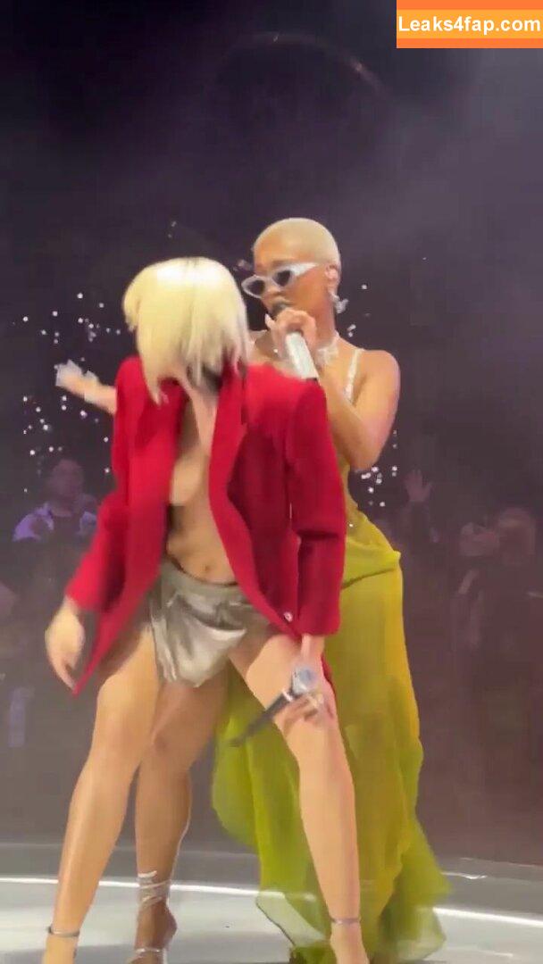 Miley Cyrus / https: / mileycyrus leaked photo photo #1819