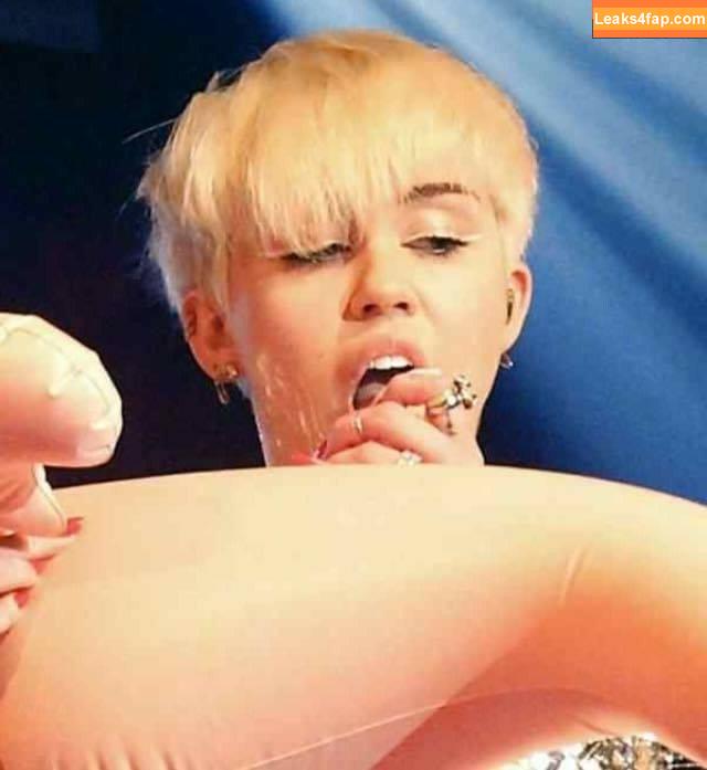 Miley Cyrus / https: / mileycyrus leaked photo photo #1829