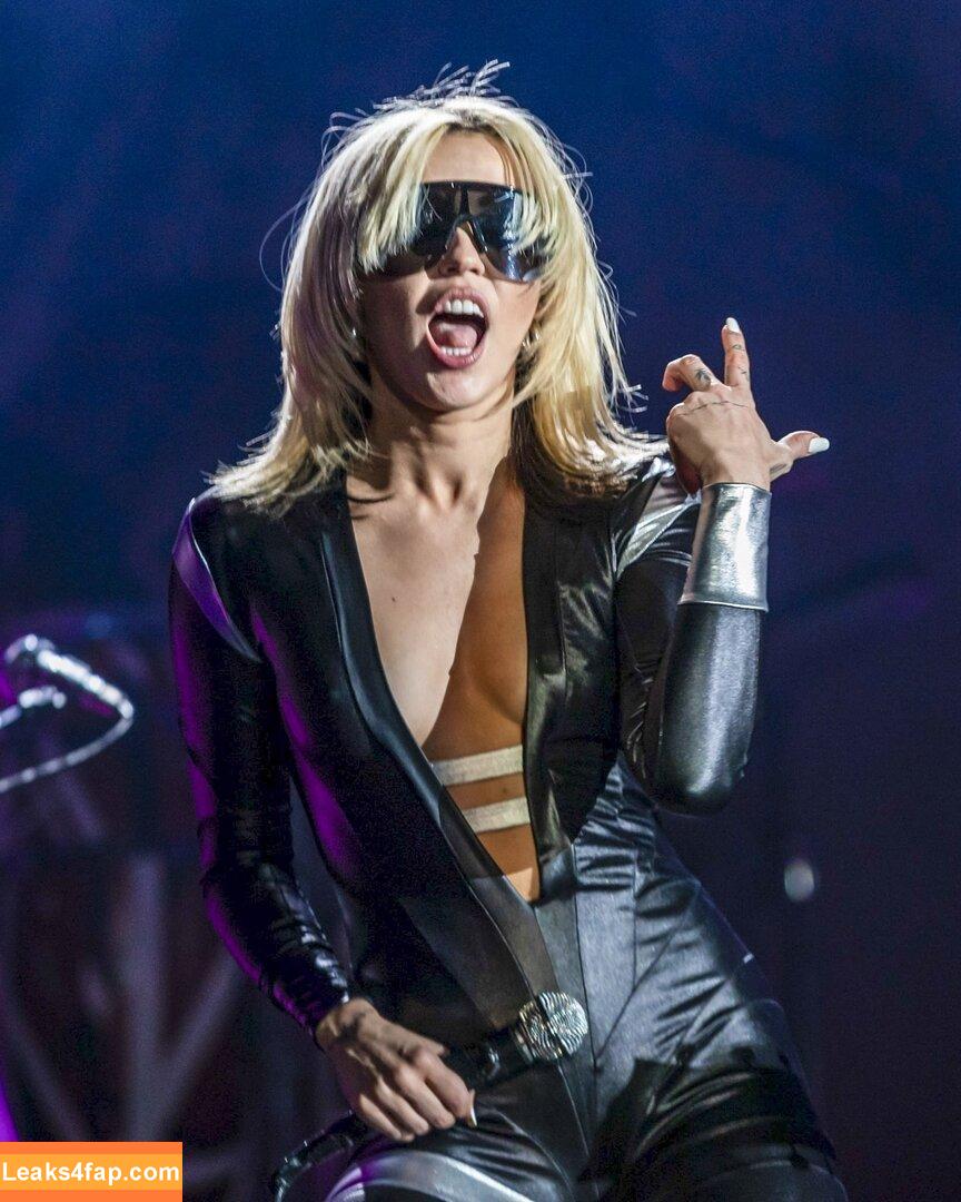 Miley Cyrus / https: / mileycyrus leaked photo photo #1832