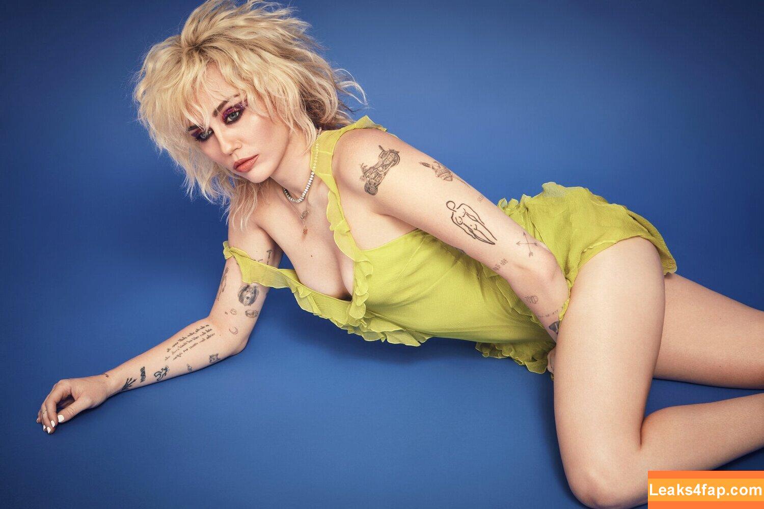 Miley Cyrus / https: / mileycyrus leaked photo photo #1839