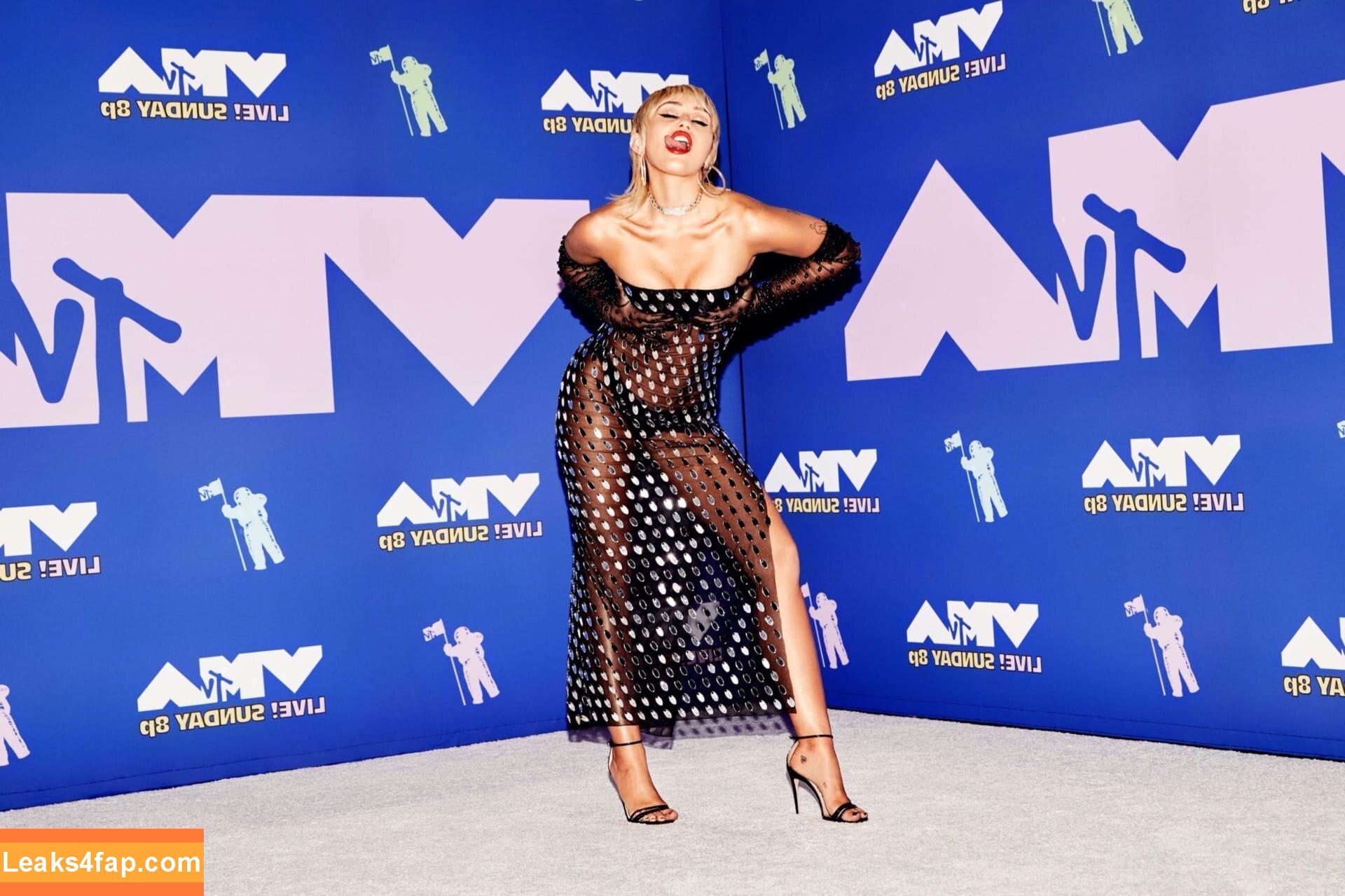 Miley Cyrus / https: / mileycyrus leaked photo photo #1851