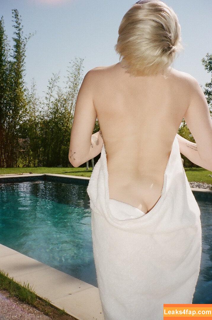 Miley Cyrus / https: / mileycyrus leaked photo photo #1861