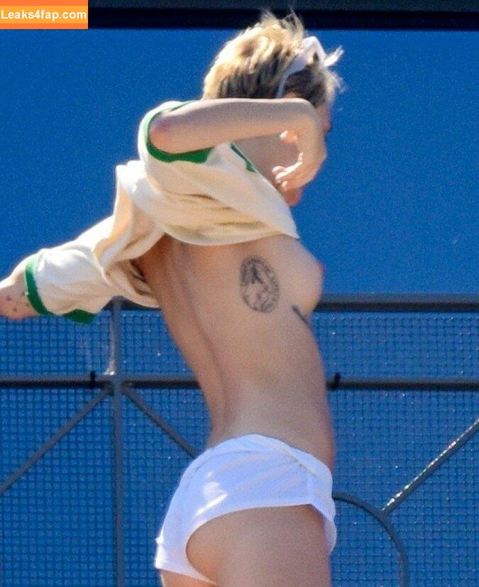 Miley Cyrus / https: / mileycyrus leaked photo photo #1876