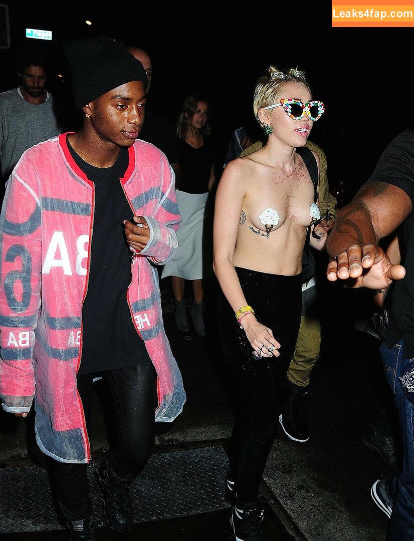 Miley Cyrus / https: / mileycyrus leaked photo photo #1878