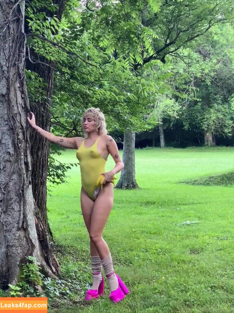 Miley Cyrus / https: / mileycyrus leaked photo photo #1881