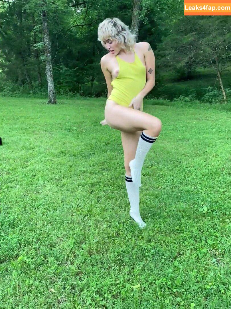 Miley Cyrus / https: / mileycyrus leaked photo photo #1882