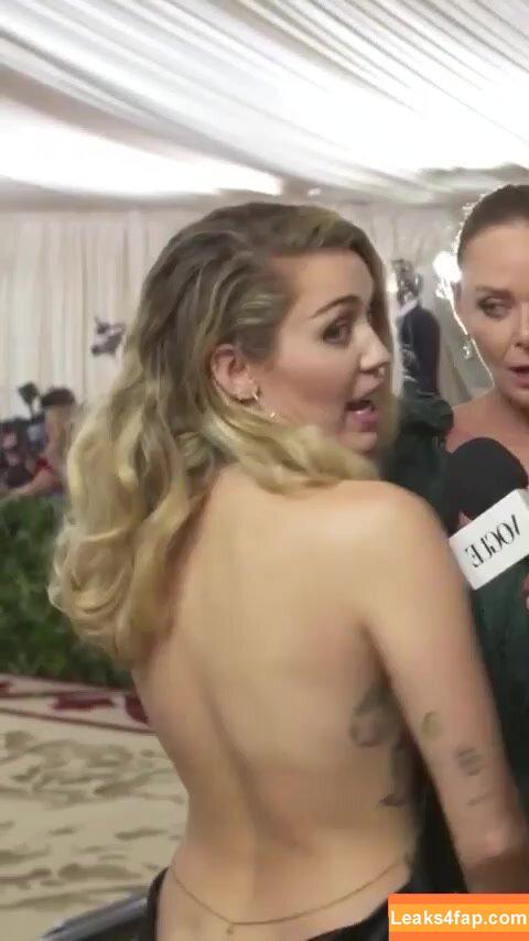 Miley Cyrus / https: / mileycyrus leaked photo photo #1886