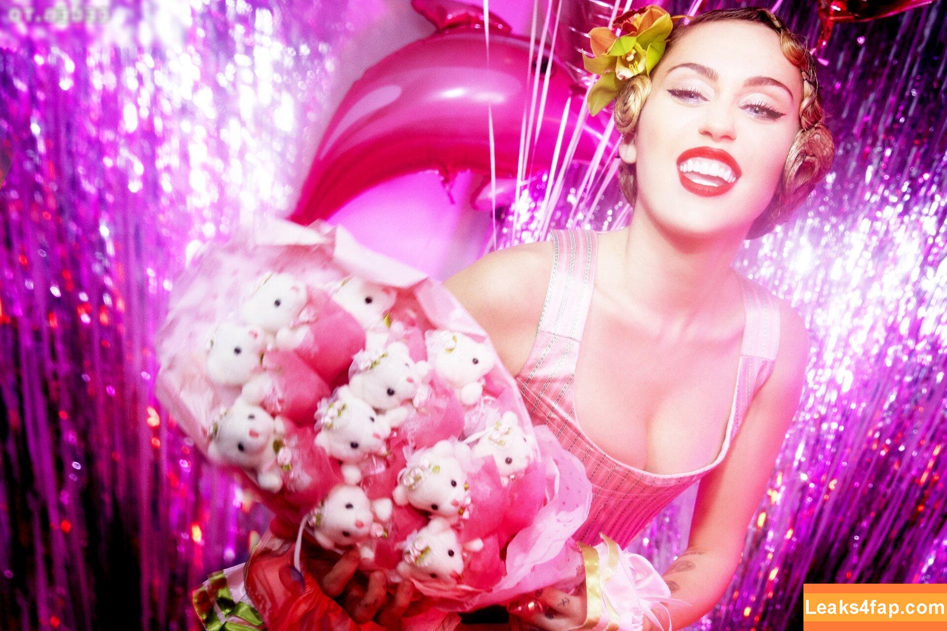 Miley Cyrus / https: / mileycyrus leaked photo photo #1889