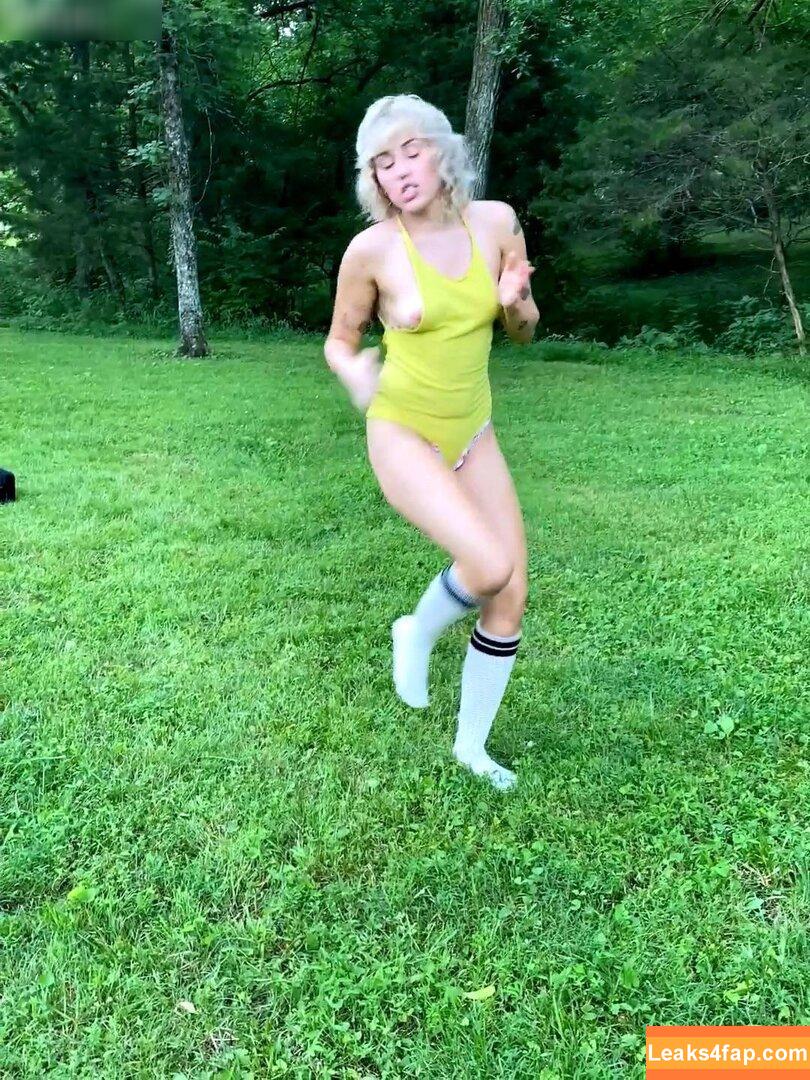 Miley Cyrus / https: / mileycyrus leaked photo photo #1898