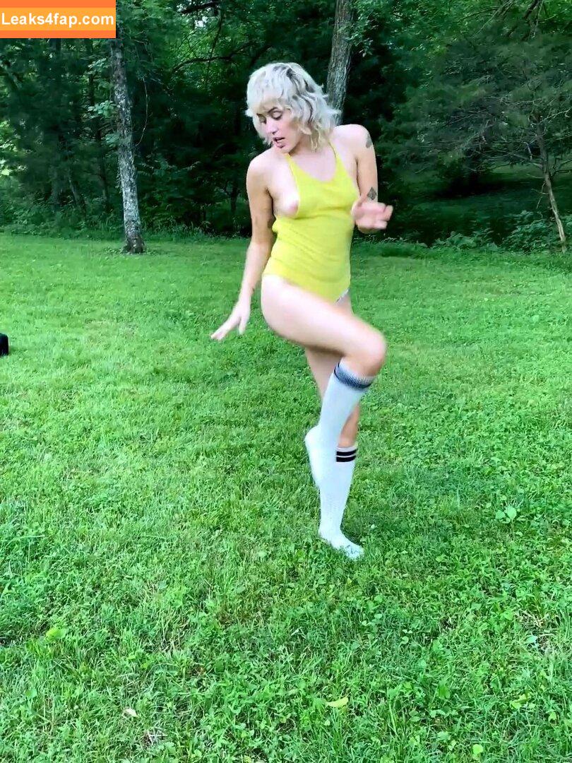 Miley Cyrus / https: / mileycyrus leaked photo photo #1899