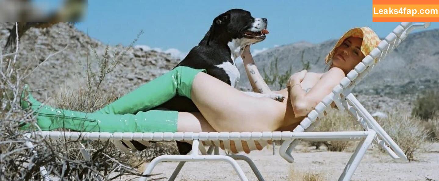 Miley Cyrus / https: / mileycyrus leaked photo photo #1903