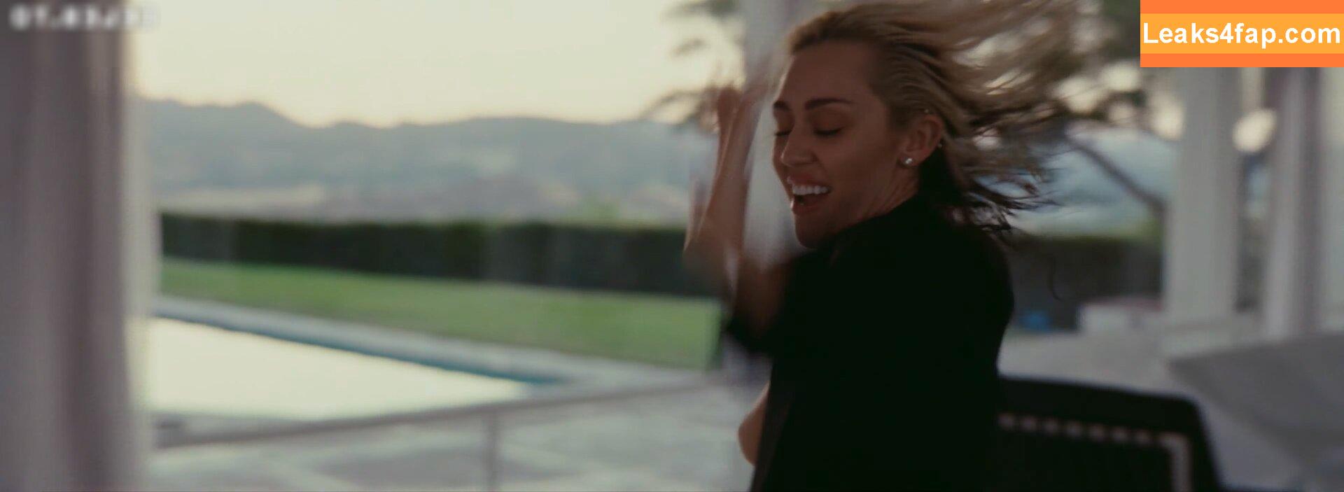 Miley Cyrus / https: / mileycyrus leaked photo photo #1907