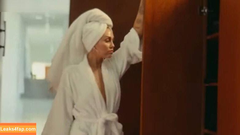 Miley Cyrus / https: / mileycyrus leaked photo photo #1911