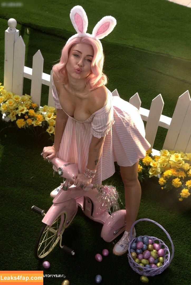 Miley Cyrus / https: / mileycyrus leaked photo photo #1927