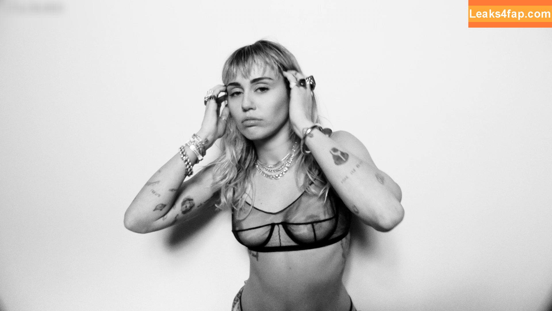 Miley Cyrus / https: / mileycyrus leaked photo photo #1937