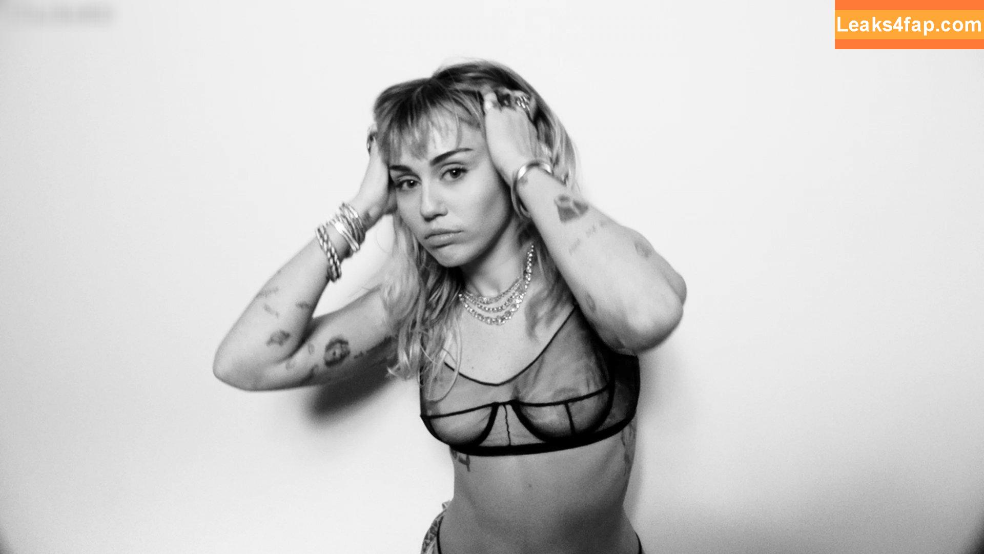 Miley Cyrus / https: / mileycyrus leaked photo photo #1938