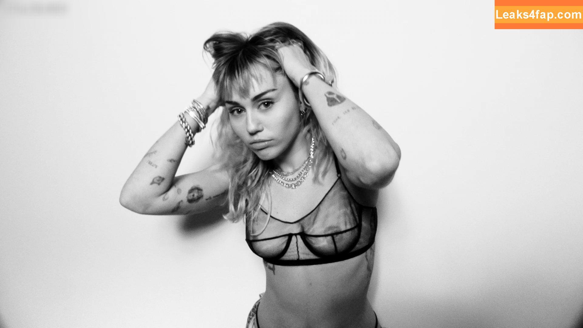 Miley Cyrus / https: / mileycyrus leaked photo photo #1939