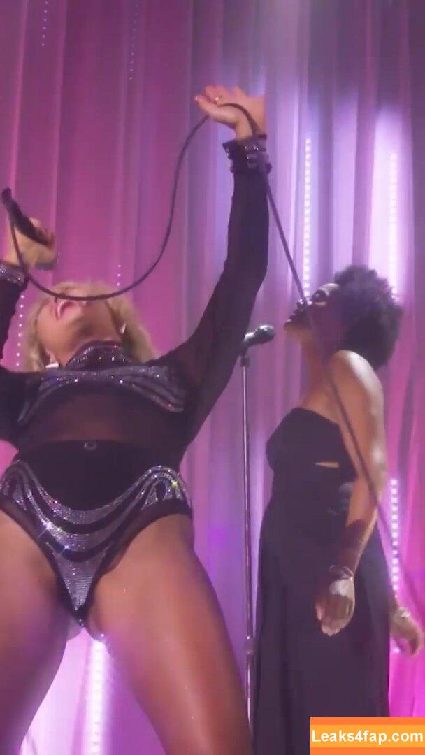 Miley Cyrus / https: / mileycyrus leaked photo photo #1951