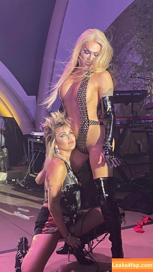 Miley Cyrus / https: / mileycyrus leaked photo photo #1952