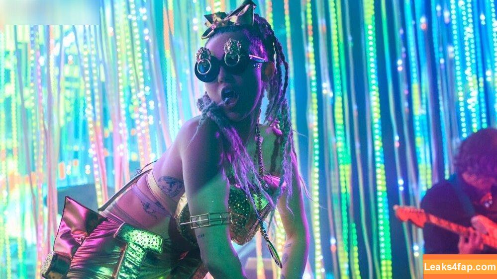 Miley Cyrus / https: / mileycyrus leaked photo photo #1974