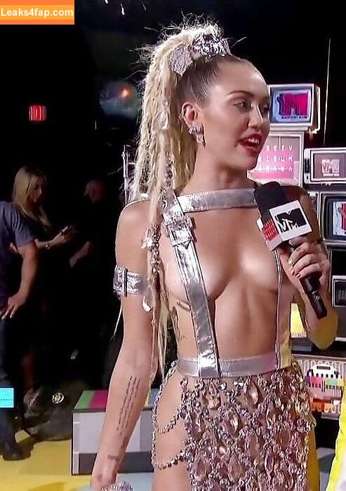 Miley Cyrus / https: / mileycyrus leaked photo photo #1981