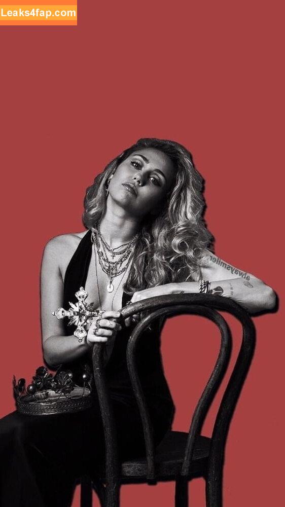 Miley Cyrus / https: / mileycyrus leaked photo photo #1988