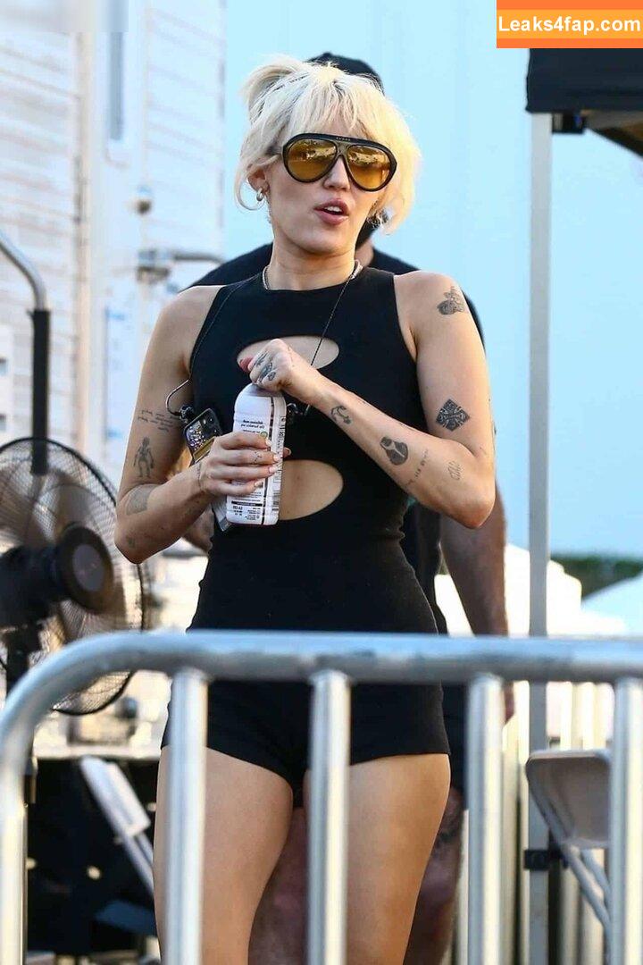 Miley Cyrus / https: / mileycyrus leaked photo photo #1993