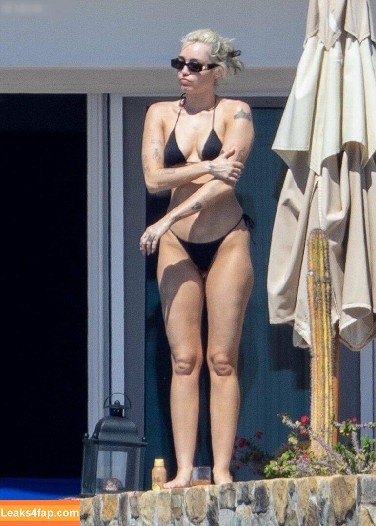 Miley Cyrus / https: / mileycyrus leaked photo photo #1994