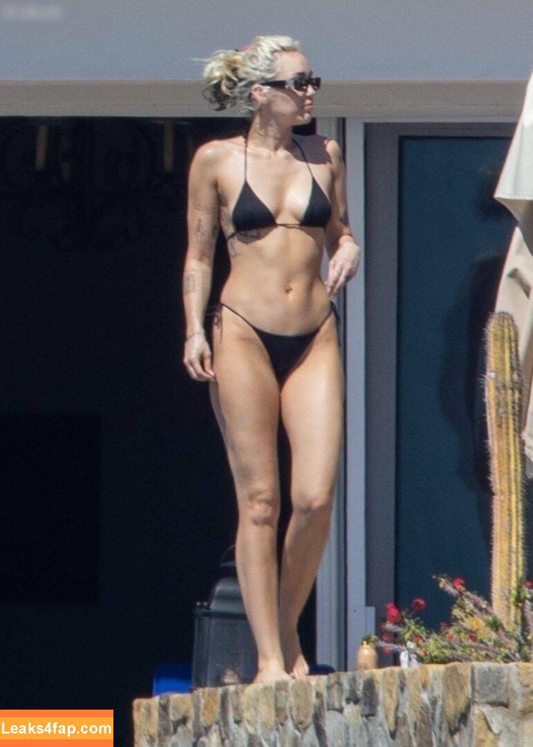 Miley Cyrus / https: / mileycyrus leaked photo photo #1997