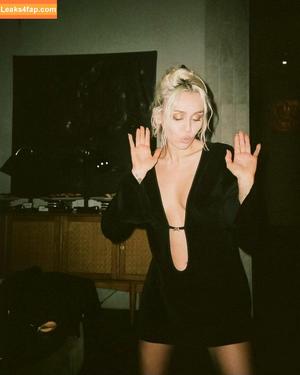 Miley Cyrus photo #1027