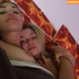 Miley Cyrus photo #1072