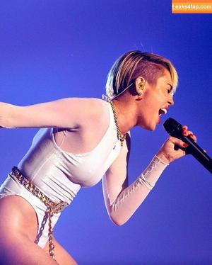 Miley Cyrus photo #1659