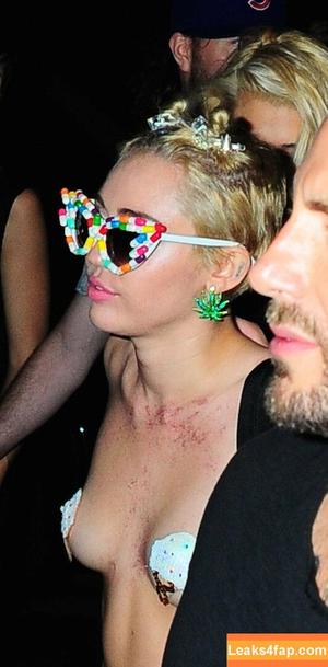 Miley Cyrus photo #1879