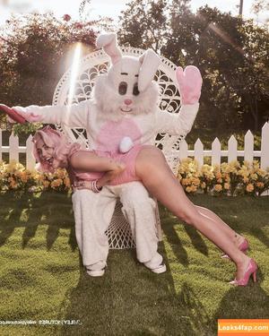 Miley Cyrus photo #1919