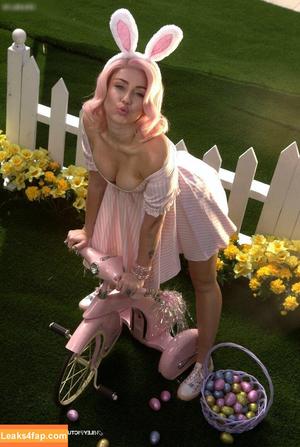 Miley Cyrus photo #1927