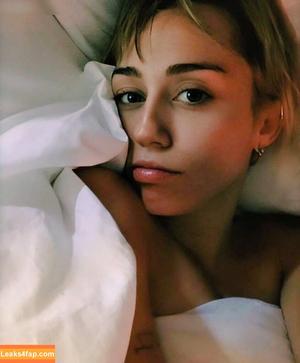 Miley Cyrus photo #1971