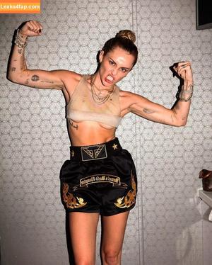 Miley Cyrus photo #1989