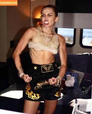 Miley Cyrus photo #1990