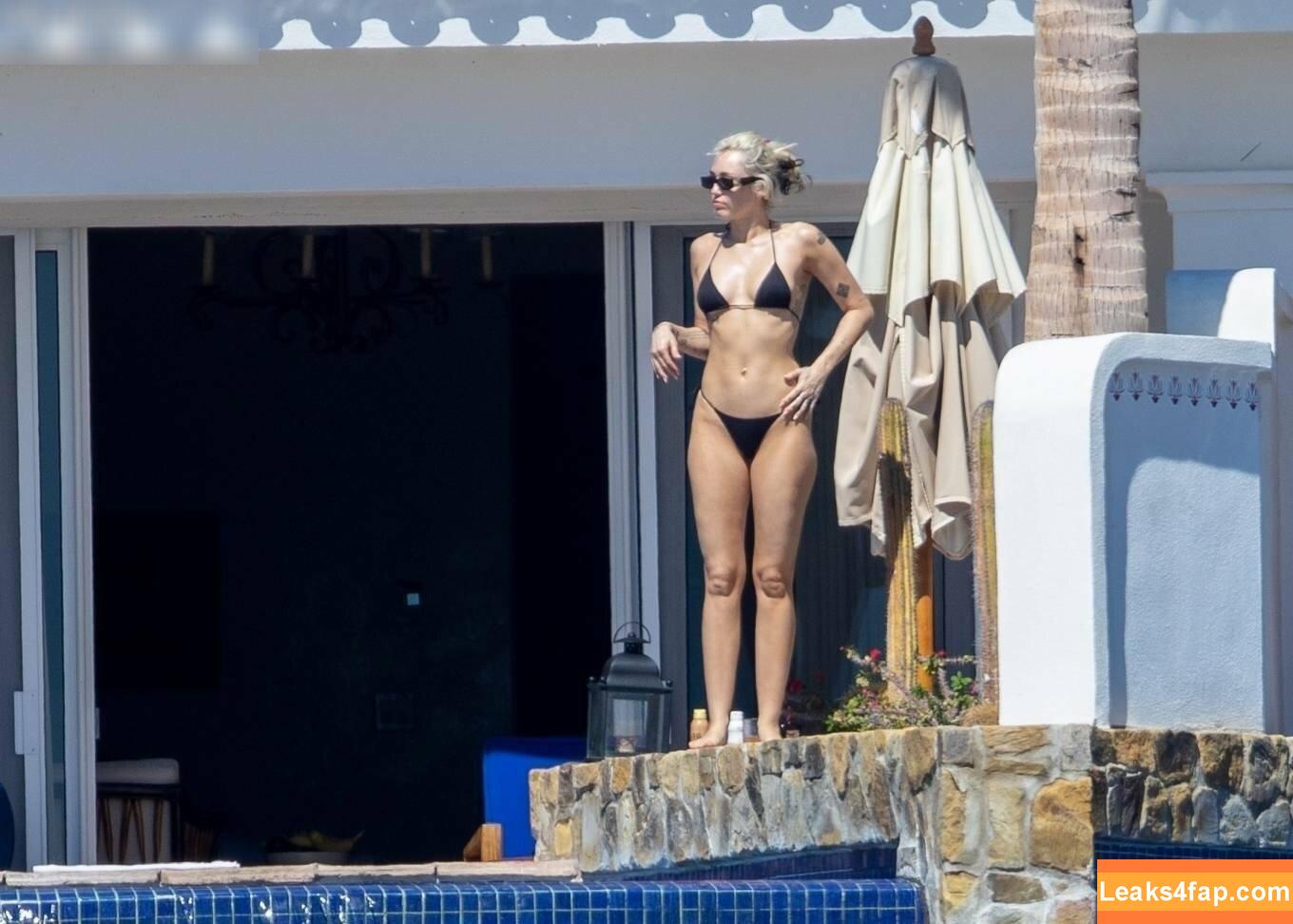 Miley Cyrus / https: / mileycyrus leaked photo photo #2000